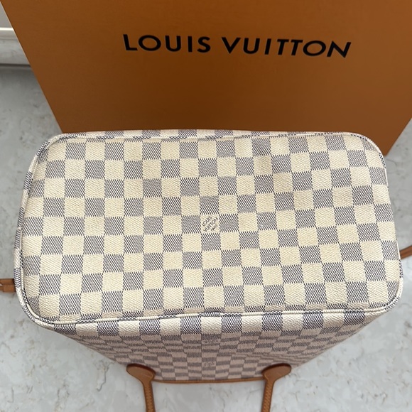 Authentic Louis Vuitton Damier Azur. - Picture 6 of 9